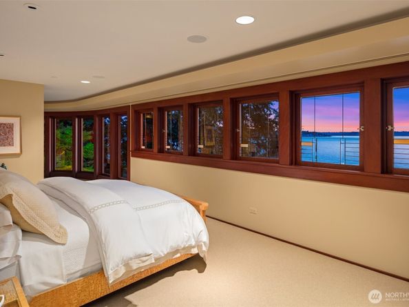415 Shoreland Drive SE, Bellevue WA 98004