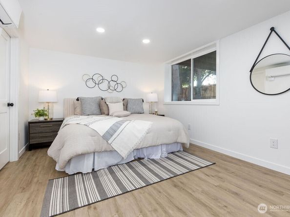 1103 Vashon Court NE, Renton WA 98059