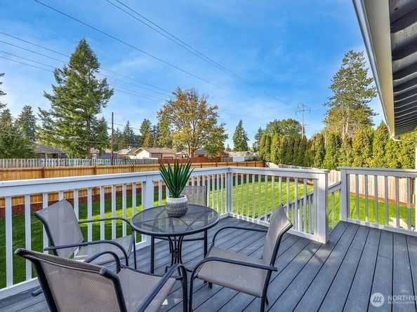 1103 Vashon Court NE, Renton WA 98059