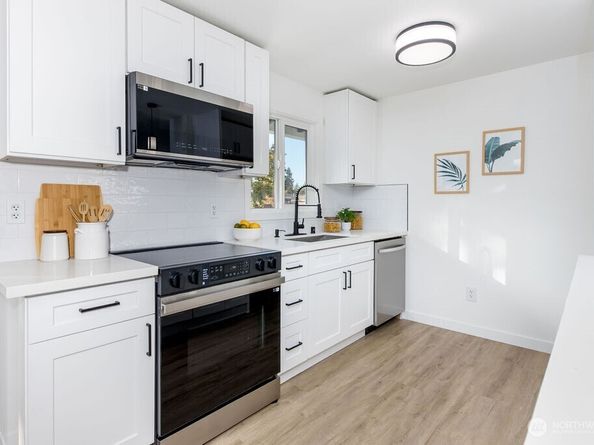 1103 Vashon Court NE, Renton WA 98059