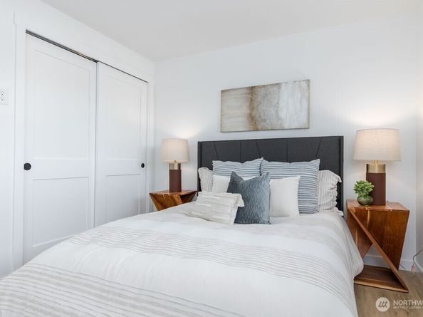 1103 Vashon Court NE, Renton WA 98059