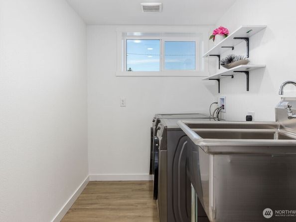 1103 Vashon Court NE, Renton WA 98059