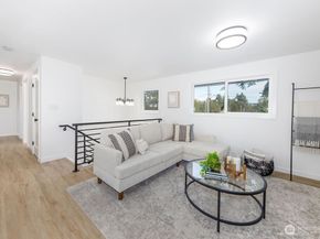 1103 Vashon Court NE, Renton WA 98059