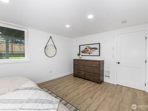 1103 Vashon Court NE, Renton WA 98059