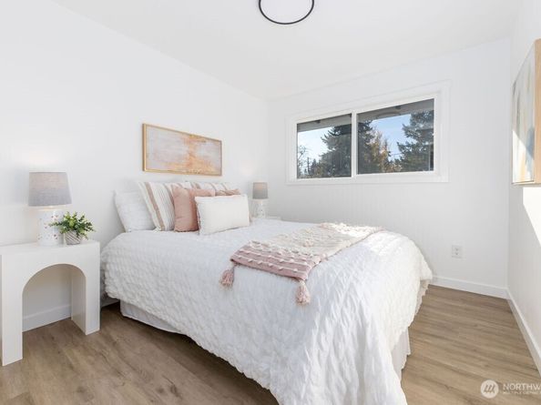 1103 Vashon Court NE, Renton WA 98059