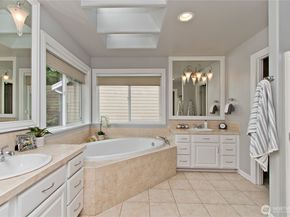 24907 SE 21st Place, Sammamish WA 98075