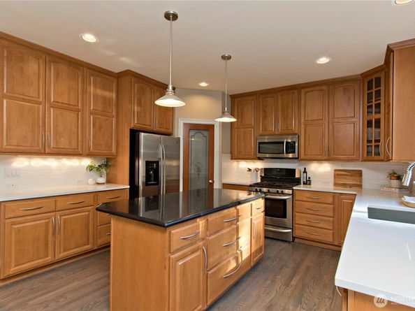 24907 SE 21st Place, Sammamish WA 98075