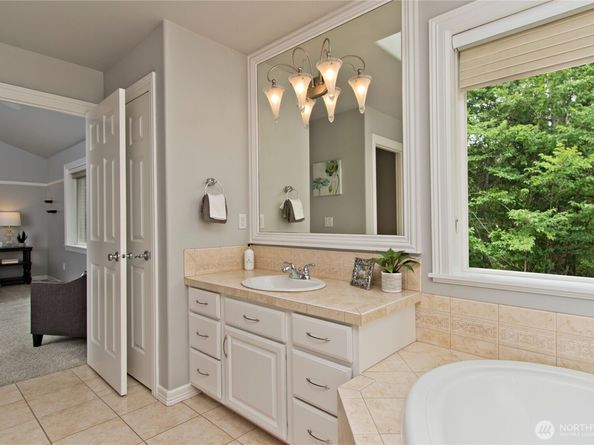 24907 SE 21st Place, Sammamish WA 98075