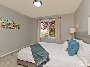 24907 SE 21st Place, Sammamish WA 98075