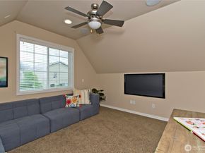 24907 SE 21st Place, Sammamish WA 98075