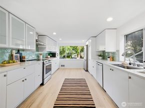 1213 N 43rd Street, Seattle WA 98103