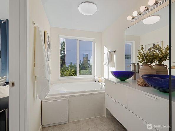 1213 N 43rd Street, Seattle WA 98103