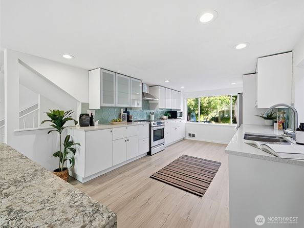 1213 N 43rd Street, Seattle WA 98103