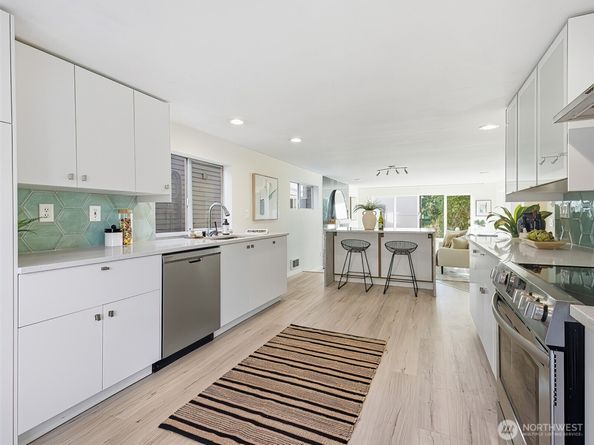 1213 N 43rd Street, Seattle WA 98103