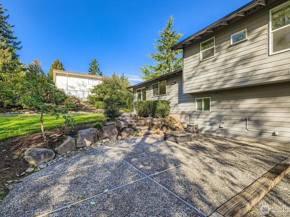 17217 NE 14th Street, Bellevue WA 98008