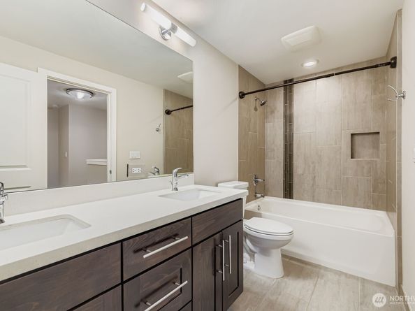 17217 NE 14th Street, Bellevue WA 98008