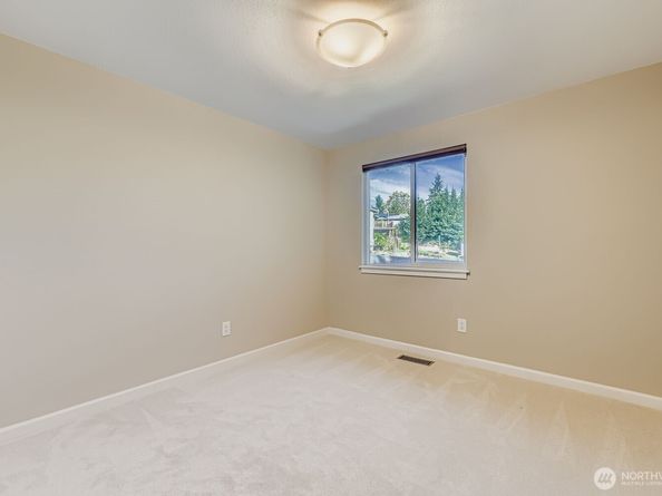 17217 NE 14th Street, Bellevue WA 98008