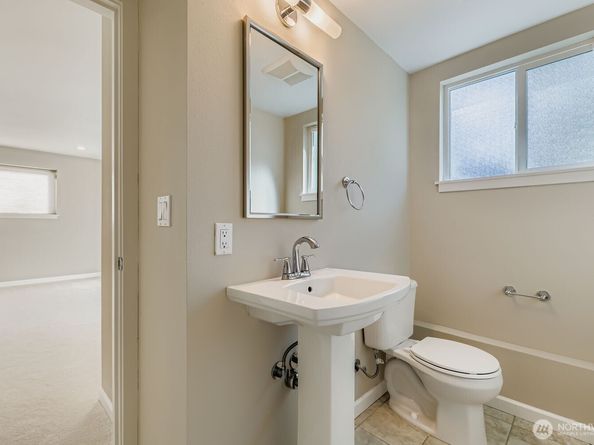 17217 NE 14th Street, Bellevue WA 98008