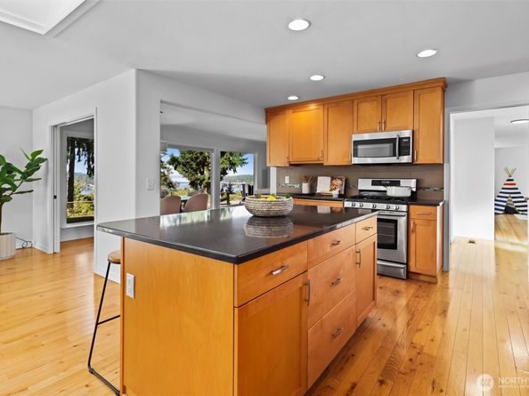 4645 116th Avenue SE, Bellevue WA 98006