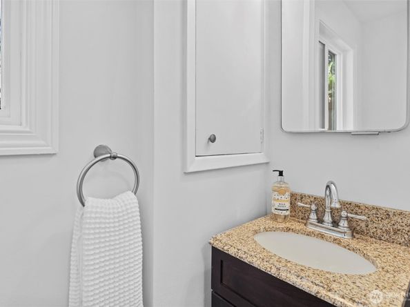 4645 116th Avenue SE, Bellevue WA 98006