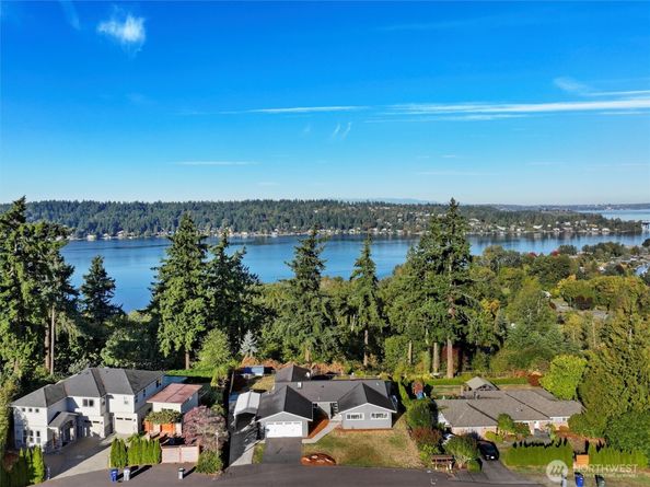 4645 116th Avenue SE, Bellevue WA 98006
