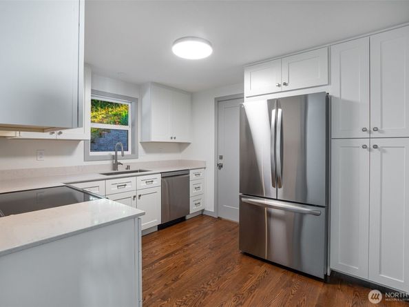 4602 SW Cloverdale Street, Seattle WA 98136