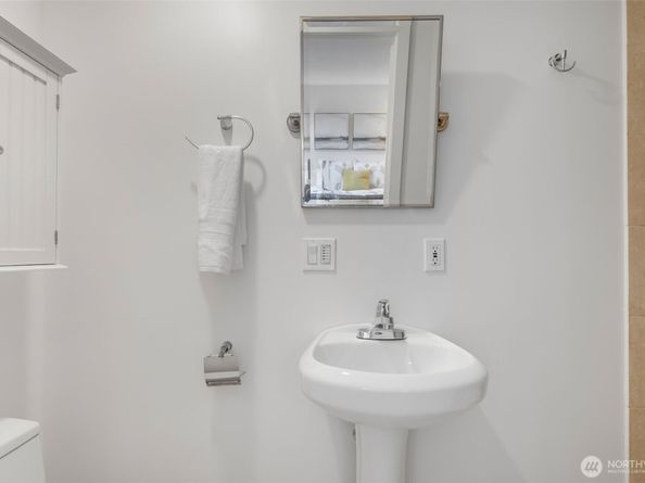 633 NW 85th Street 101, Seattle WA 98117