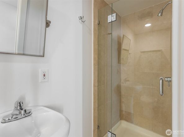 633 NW 85th Street 101, Seattle WA 98117