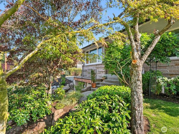3516 31st Avenue W, Seattle WA 98199