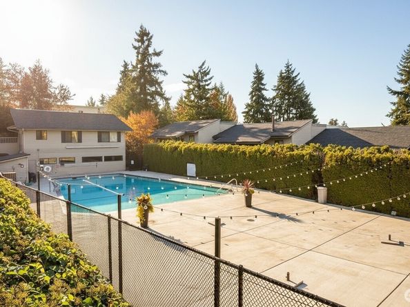 2920 76th Ave SE 411, Mercer Island WA 98040