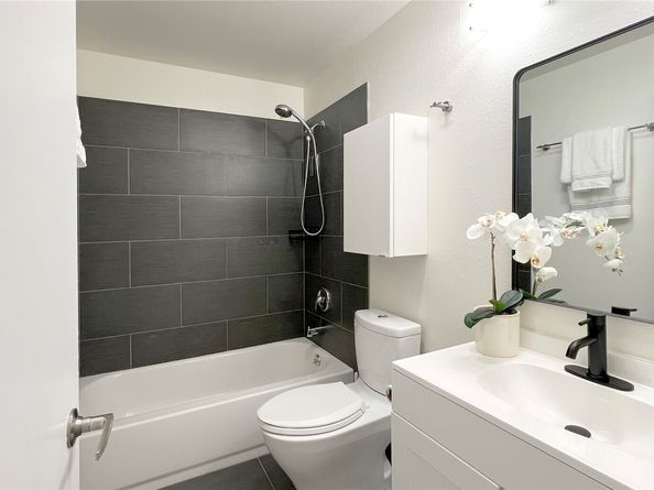 2920 76th Ave SE 411, Mercer Island WA 98040