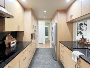 2920 76th Ave SE 411, Mercer Island WA 98040
