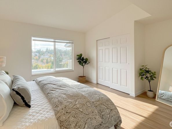 2920 76th Ave SE 411, Mercer Island WA 98040