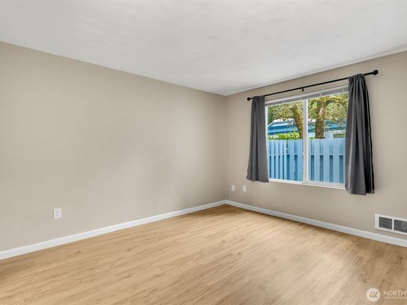 4300 NE Sunset Boulevard C6, Renton WA 98059