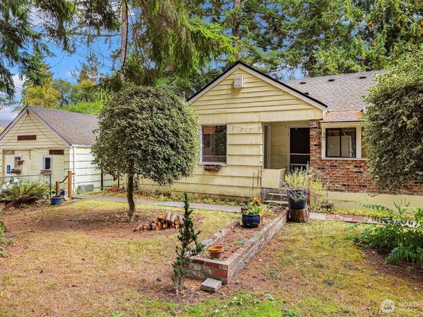15010 Ashworth Avenue N, Shoreline WA 98133
