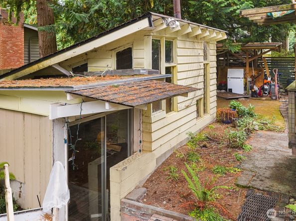 15010 Ashworth Avenue N, Shoreline WA 98133