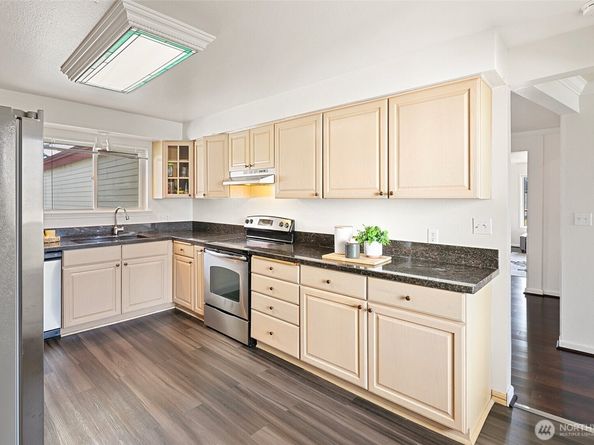 8516 196th Street SW 302, Edmonds WA 98026