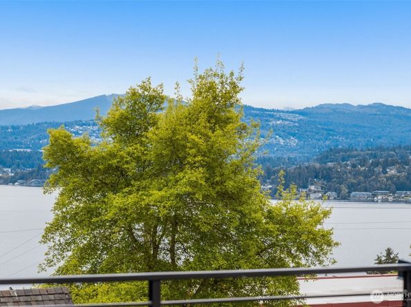 1110 C 34th Avenue, Seattle WA 98122