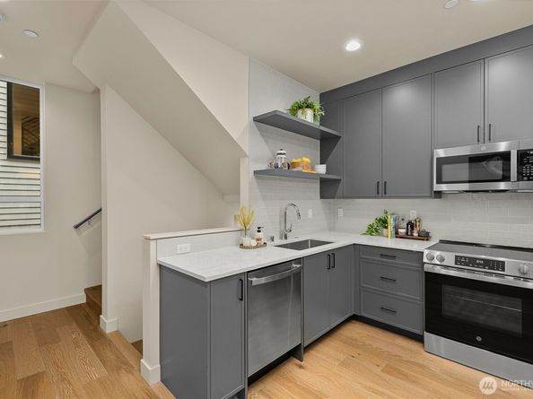 1110 C 34th Avenue, Seattle WA 98122