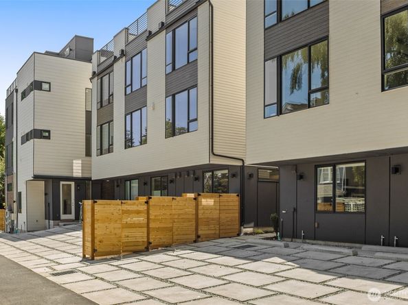 1110 C 34th Avenue, Seattle WA 98122