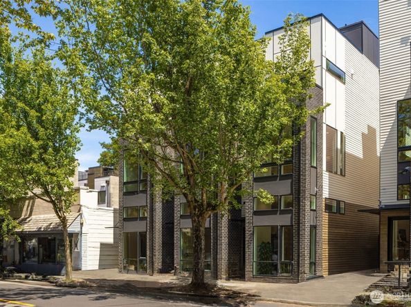 1110 C 34th Avenue, Seattle WA 98122