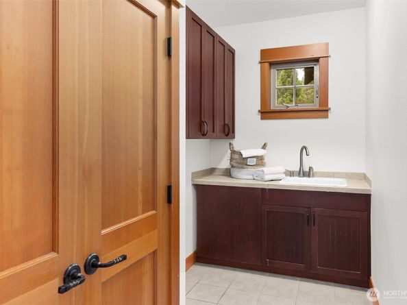 6465 Haley Loop NE, Bainbridge Island WA 98110