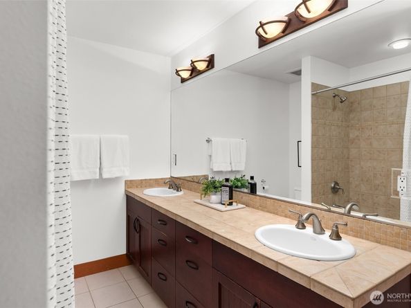 6465 Haley Loop NE, Bainbridge Island WA 98110