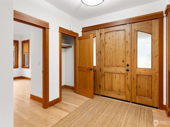 6465 Haley Loop NE, Bainbridge Island WA 98110