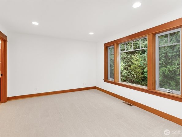 6465 Haley Loop NE, Bainbridge Island WA 98110