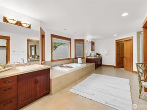 6465 Haley Loop NE, Bainbridge Island WA 98110