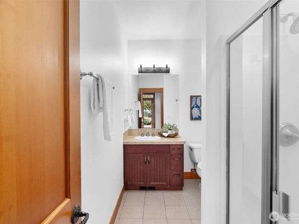 6465 Haley Loop NE, Bainbridge Island WA 98110