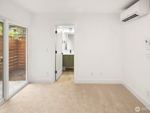 725 18th Avenue C, Seattle WA 98122