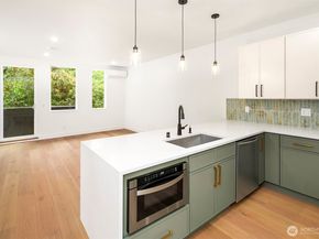 725 18th Avenue C, Seattle WA 98122