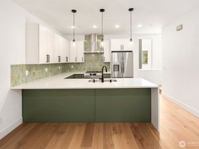 725 18th Avenue C, Seattle WA 98122